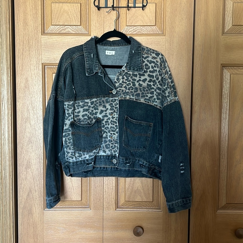 ❤️🔥LAST CHANCE ❤️🔥POL Leopard Print Denim Jacket - Size - Large